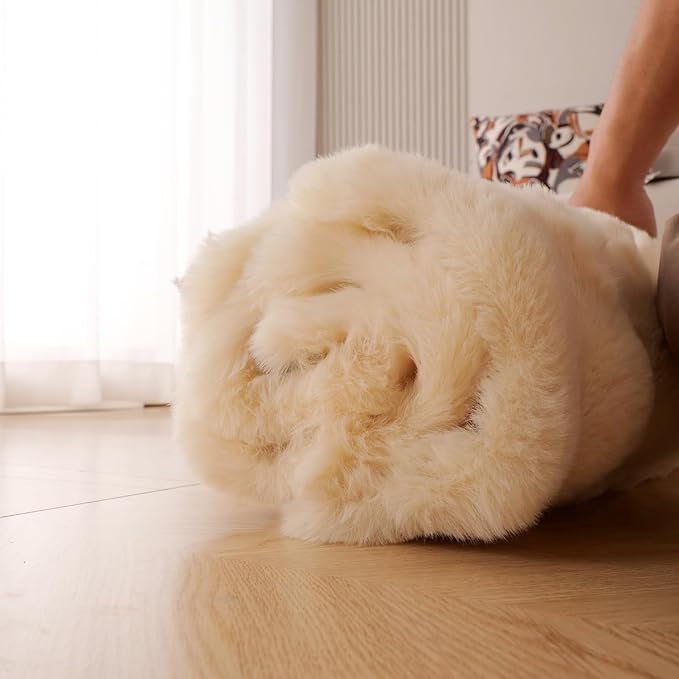 SHENGOCASE Pet Cushion Pad, Faux Fur Dog and Cat kneading Pillow, Cozy Bed Insert for Crate Pad Padding for Cage Kennel House Condo (27.6")