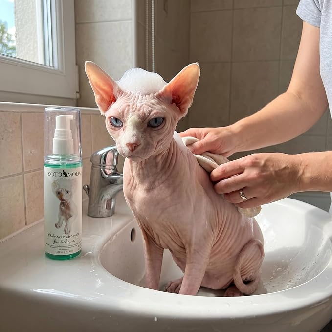 Probiotic Shampoo for Sphynx Cats, Gentle Unscented Cleanser for Hairless and Short-Hair Breeds, pH Balanced Moisturizing Formula for Sensitive Skin, 4.06 fl oz / 120 ml
