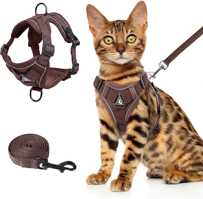 Wanheart Summer cat Chest Harness and Leash, Anti-Escape Adjustable Soft mesh cat Leash and Chest Harness Set for All Types of Cats cat Vests (Brown, L:11.02-16.5lb)