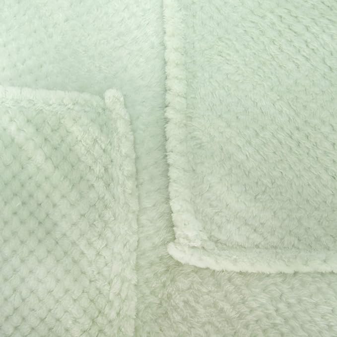 Warm Soft Fuzzy Dog or Cat Blanket, Plush Fleece Throws for Puppy, Kitten, Medium, Large Dogs - Mint (40" x 48")