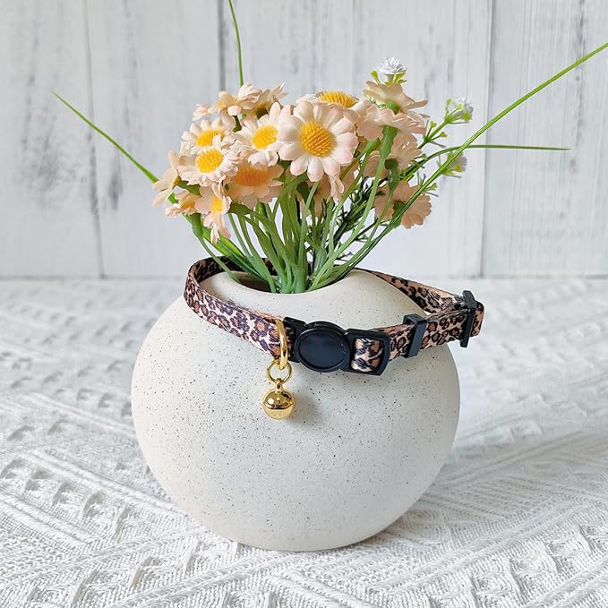 Breakaway Cat Collar, Leopard Pattern, Safe Release Buckle, Clear Bell, Polyester Material, for Adult Cats.(Leopard)
