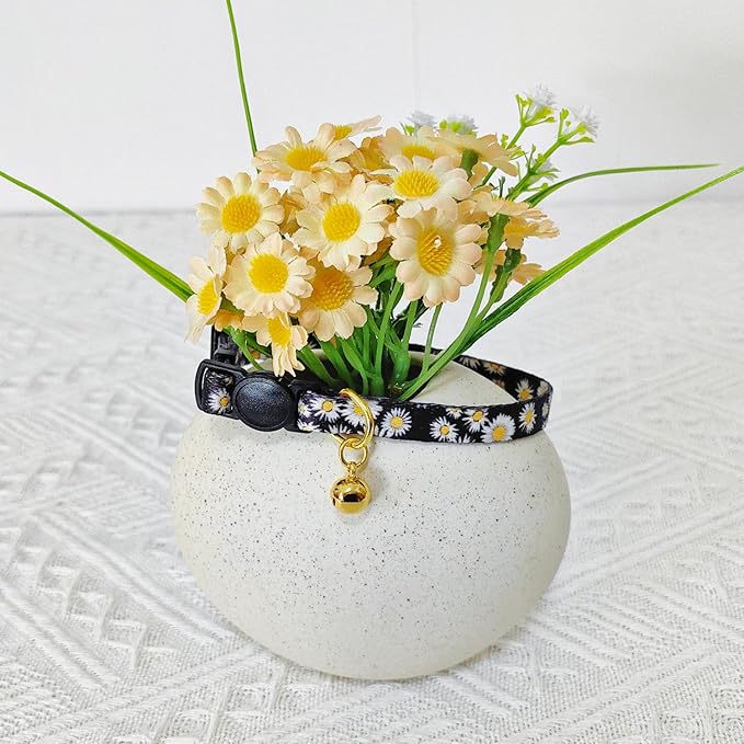 Breakaway Cat Collar, Floral Pattern, Safe Release Buckle, Clear Bell, Polyester Material, for Adult Cats.(Black Daisy)