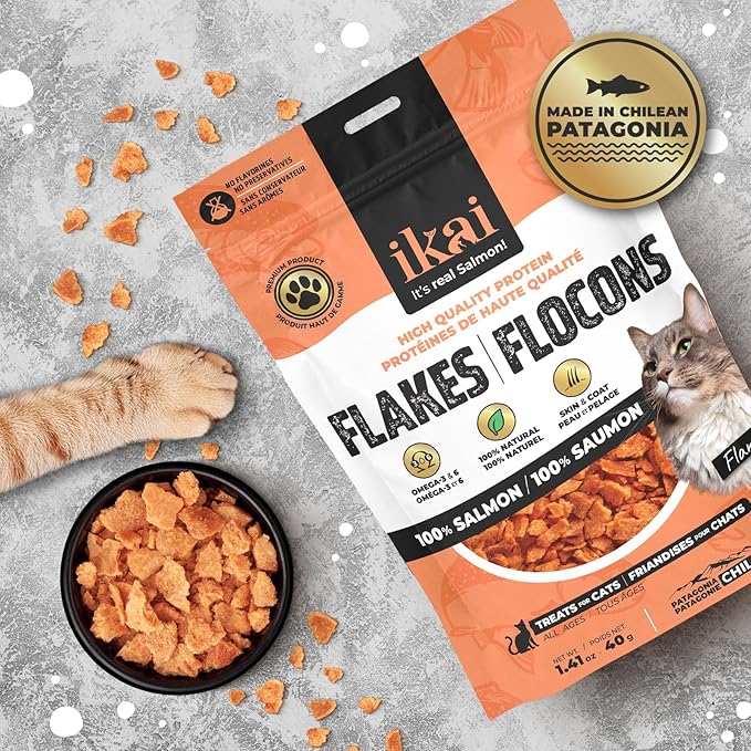 IKAI - 100% Natural Flakes Cat Treats - Single Ingredient: Patagonian Salmon from Chile, Hypoallergenic, with Omega 3 & 6 for Healthy Skin & Glossy Coat, Dehydrated, Grain-Free - 1.41 Oz (14)