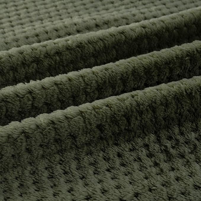 Dog Blanket or Cat Blanket or Pet Blanket, Warm Soft Fuzzy Blankets for Puppy, Small, Medium, Large Dogs or Kitten, Cats, Plush Fleece Throws for Bed, Couch, Sofa, Travel (L/40" x 48", Dark Green)