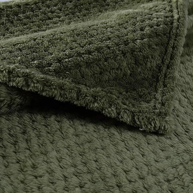 Warm Soft Fuzzy Dog or Cat Blanket, Plush Fleece Throws for Bed, Couch, Sofa, Travel (M/32" x 40", Dark Green)