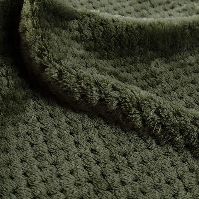 Dog Blanket or Cat Blanket or Pet Blanket, Warm Soft Fuzzy Blankets for Puppy, Small, Medium, Large Dogs or Kitten, Cats, Plush Fleece Throws for Bed, Couch, Sofa, Travel (L/40" x 48", Dark Green)